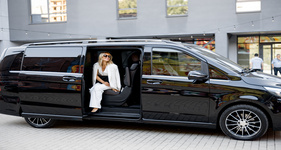 Top-rated van taxi for DIA airport in Lone Tree, CO